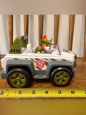 Paw Patrol Tracker Jungle Cruiser Rescue Jeep & Tracker Figure Set HTF